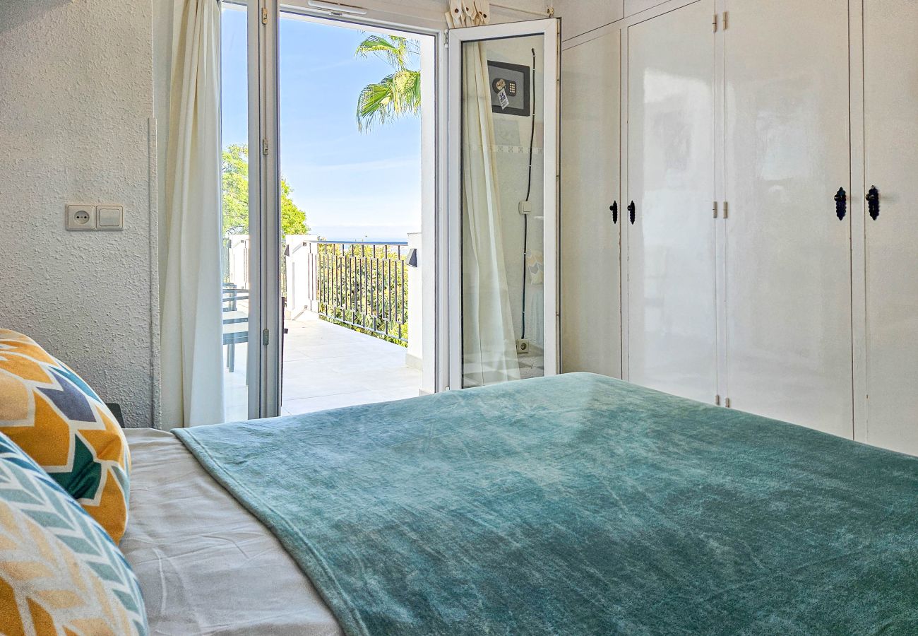 Villa in Mijas Costa - Villa with private pool & stunning sea views