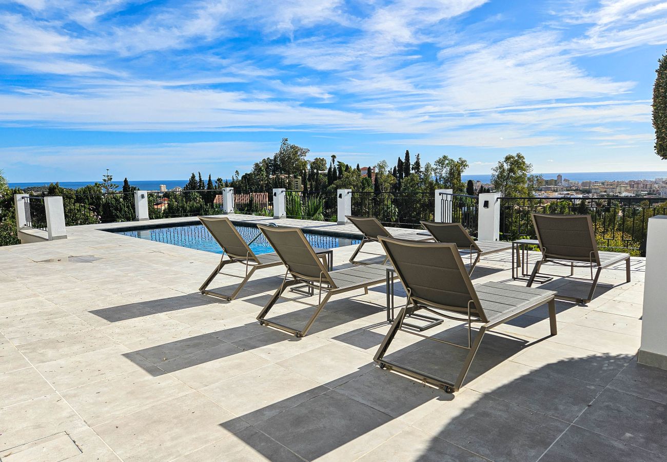 Villa in Mijas Costa - Villa with private pool & stunning sea views