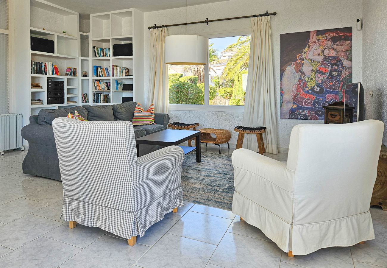Villa in Mijas Costa - Villa with private pool & stunning sea views