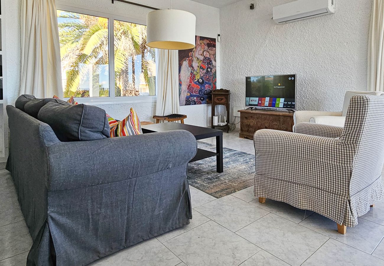 Villa in Mijas Costa - Villa with private pool & stunning sea views