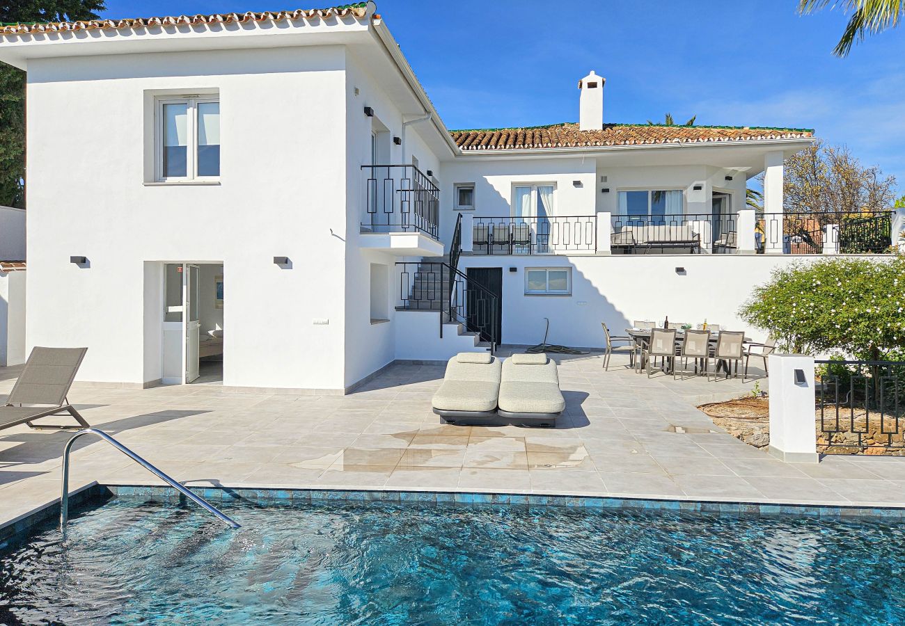 Villa in Mijas Costa - Villa with private pool & stunning sea views