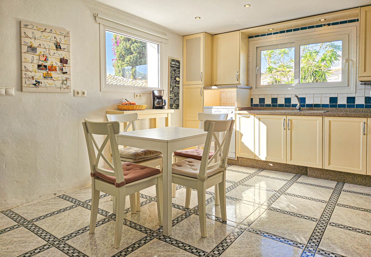 Villa in Mijas Costa - Villa with private pool & stunning sea views