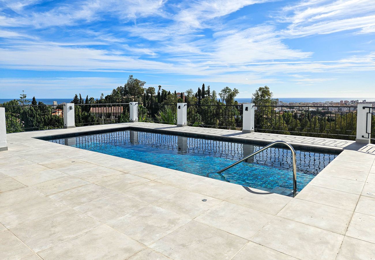 Villa in Mijas Costa - Villa with private pool & stunning sea views