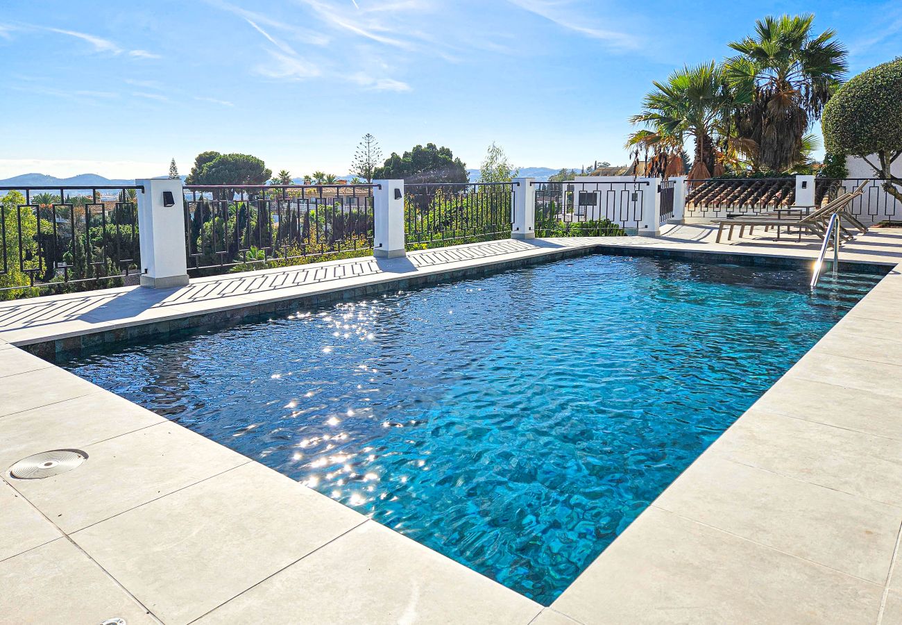 Villa in Mijas Costa - Villa with private pool & stunning sea views