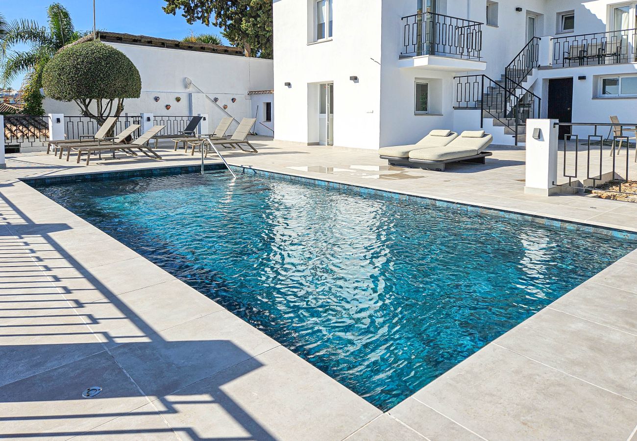 Villa in Mijas Costa - Villa with private pool & stunning sea views