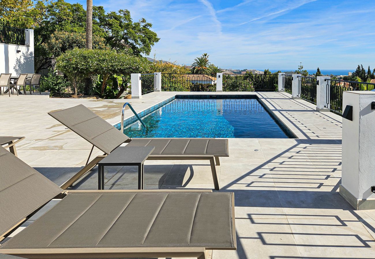 Villa in Mijas Costa - Villa with private pool & stunning sea views