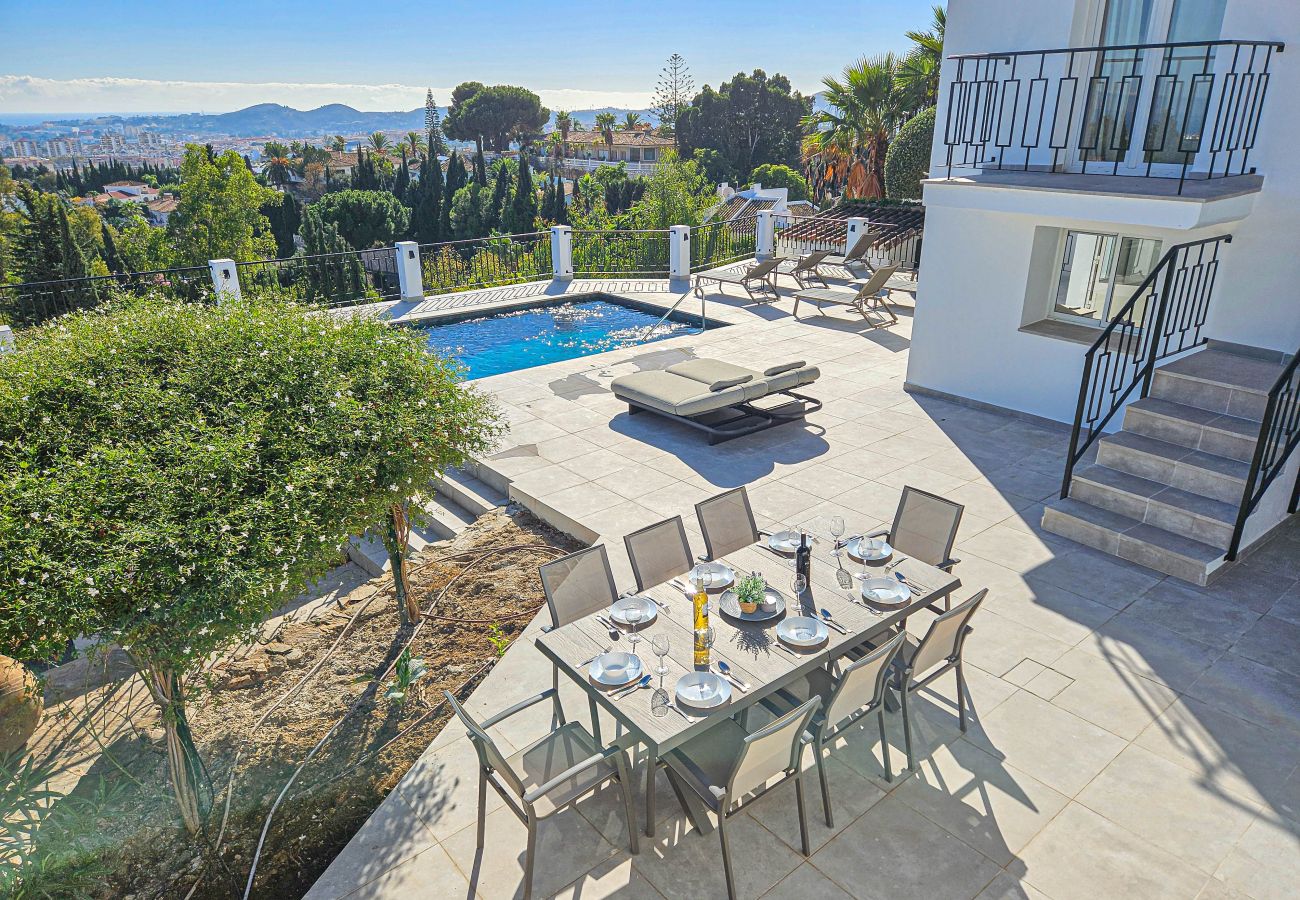 Villa in Mijas Costa - Villa with private pool & stunning sea views