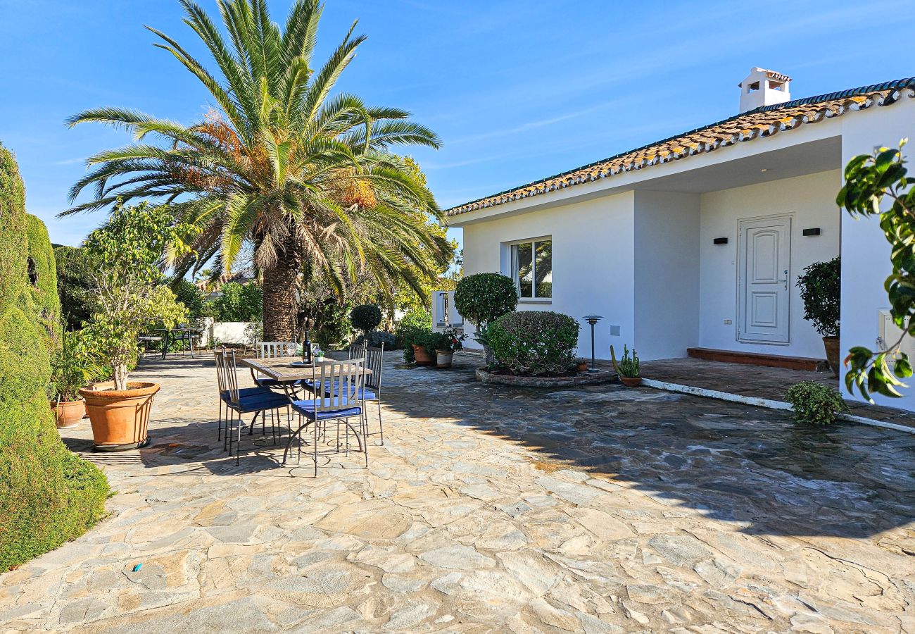 Villa in Mijas Costa - Villa with private pool & stunning sea views