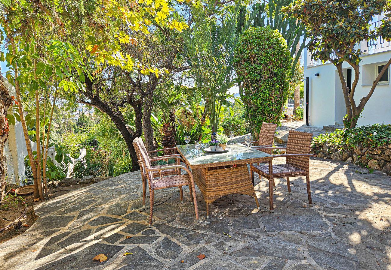 Villa in Mijas Costa - Villa with private pool & stunning sea views