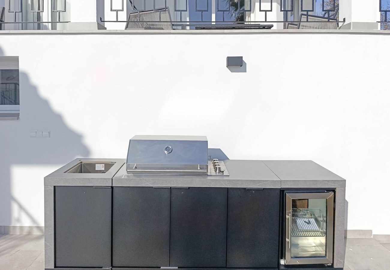 Villa in Mijas Costa - Villa with private pool & stunning sea views