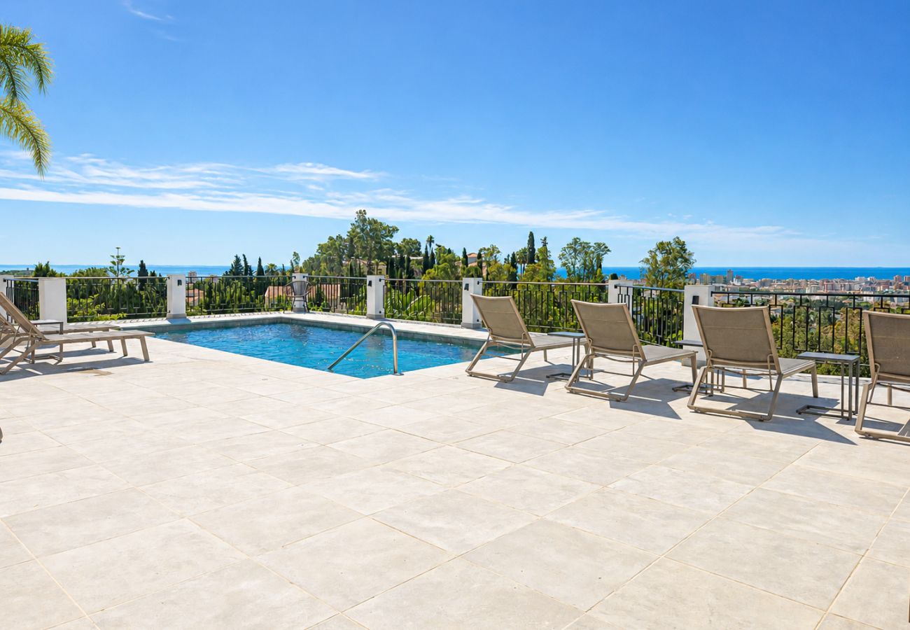 Villa in Mijas Costa - Villa with private pool & stunning sea views