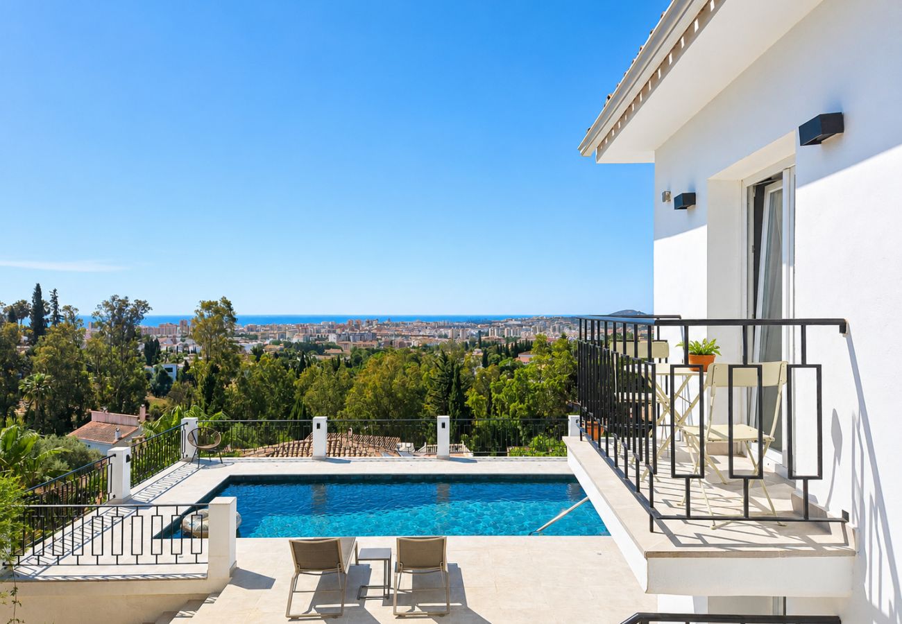 Villa in Mijas Costa - Villa with private pool & stunning sea views