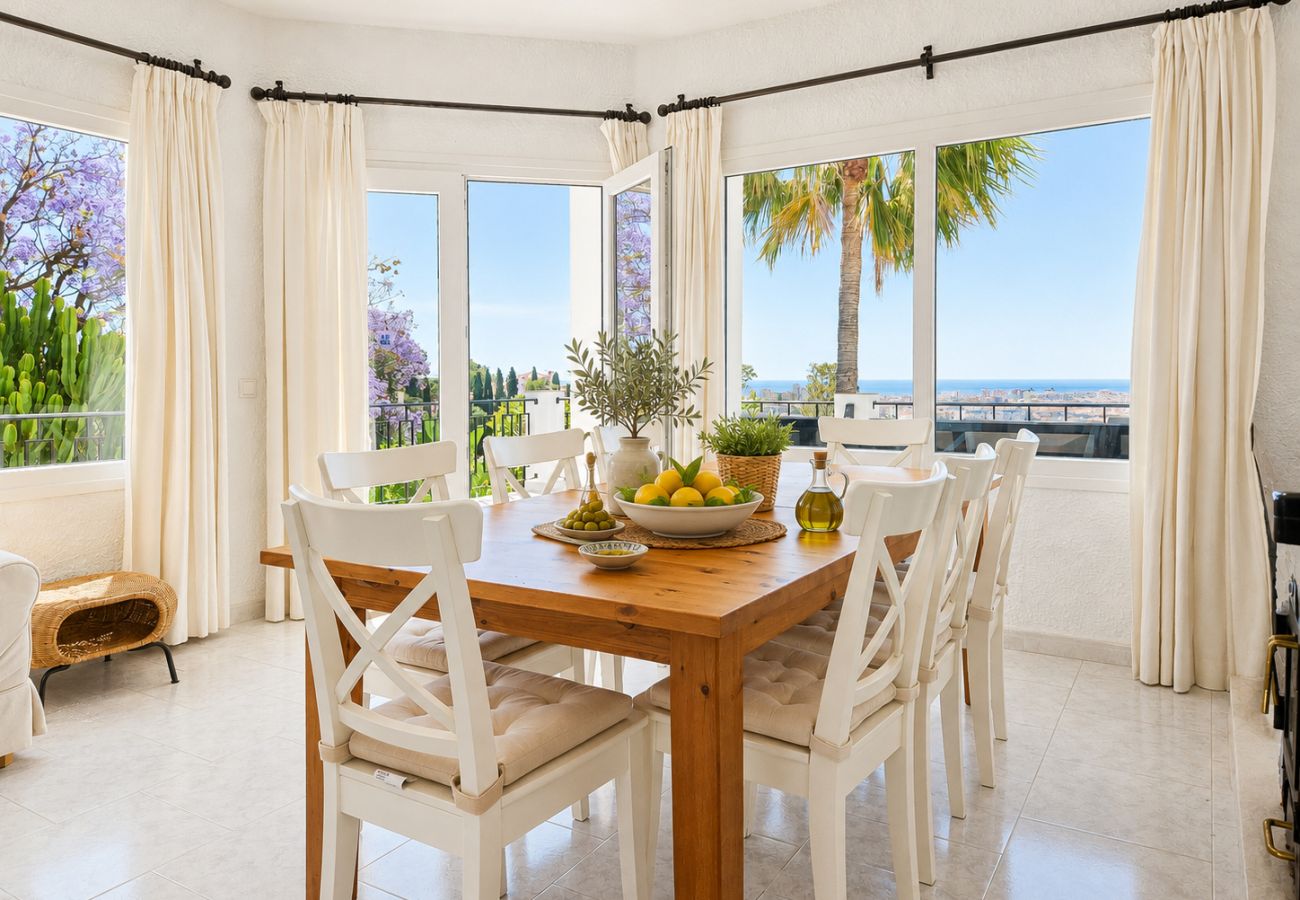 Villa in Mijas Costa - Villa with private pool & stunning sea views