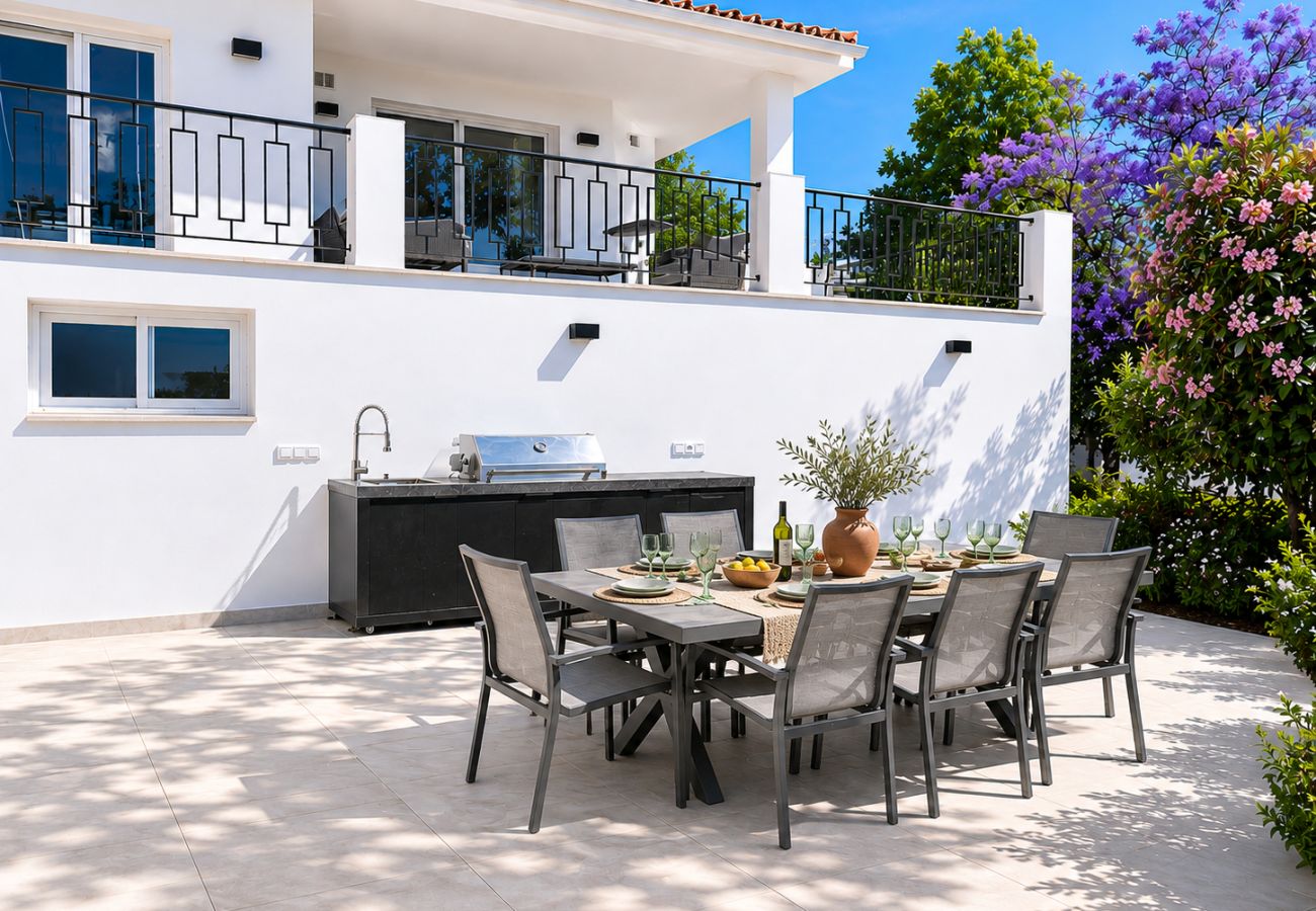 Villa in Mijas Costa - Villa with private pool & stunning sea views