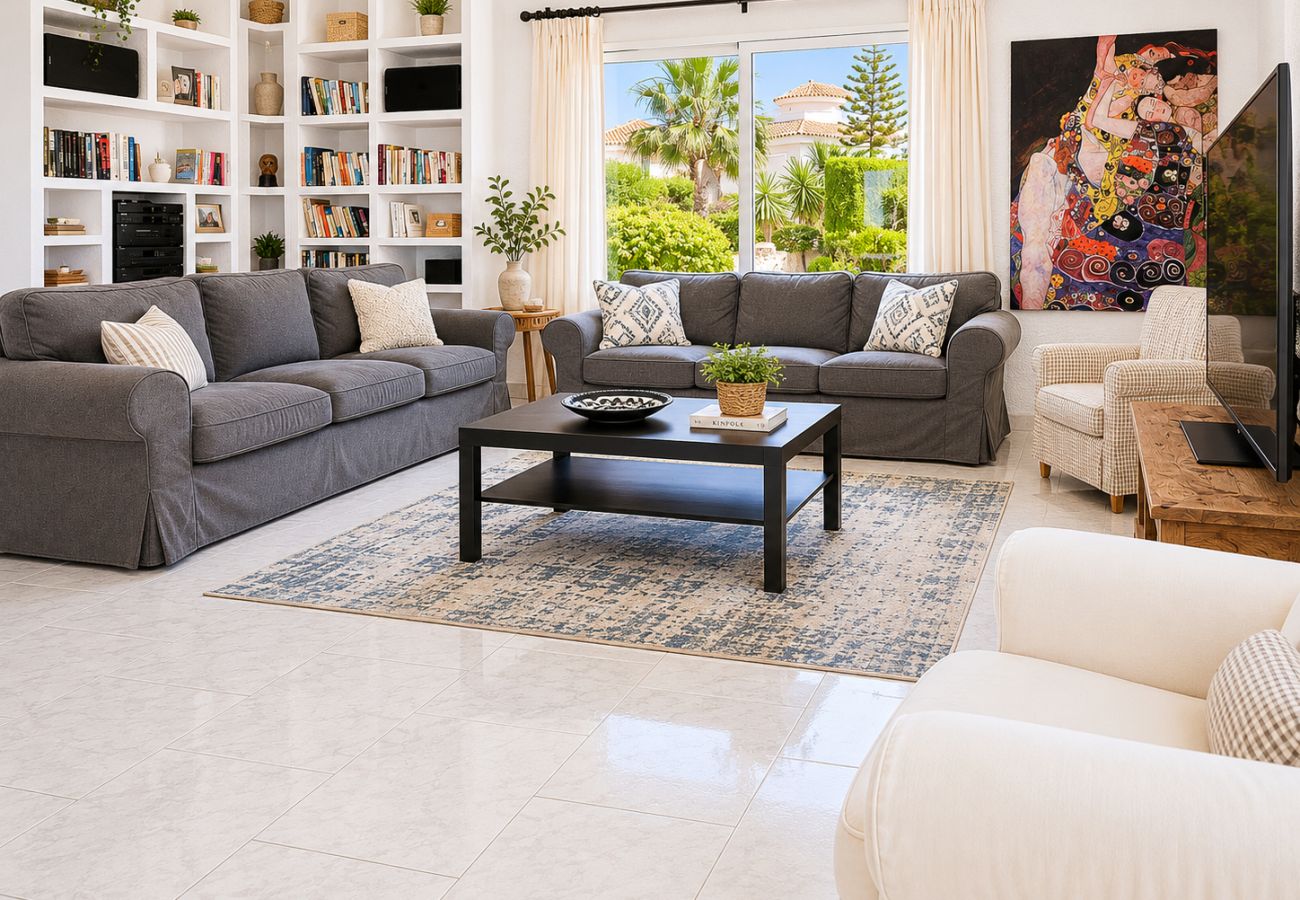 Villa in Mijas Costa - Villa with private pool & stunning sea views