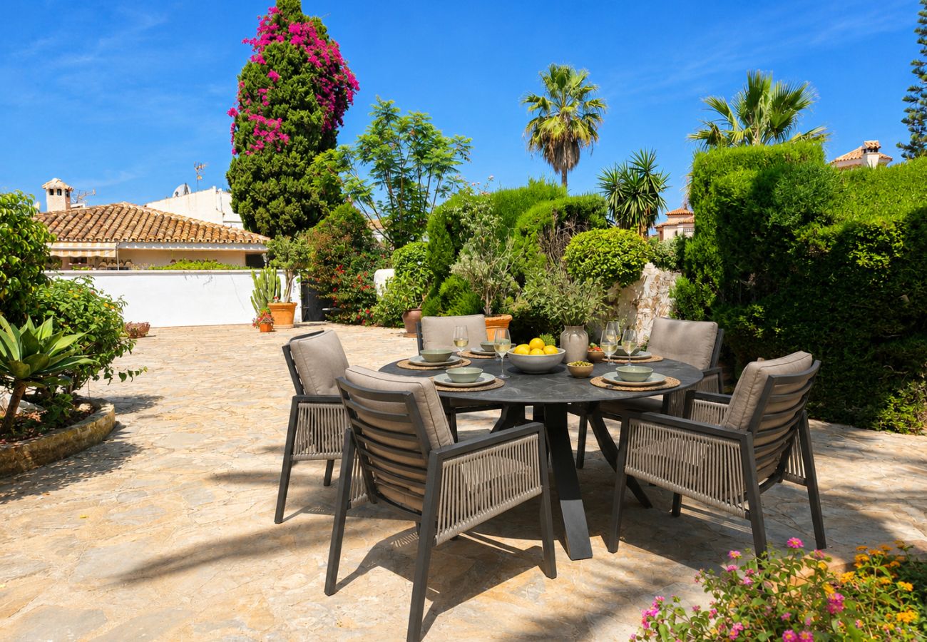 Villa in Mijas Costa - Villa with private pool & stunning sea views
