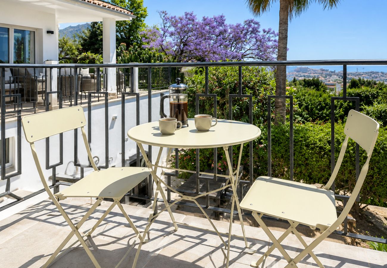 Villa in Mijas Costa - Villa with private pool & stunning sea views