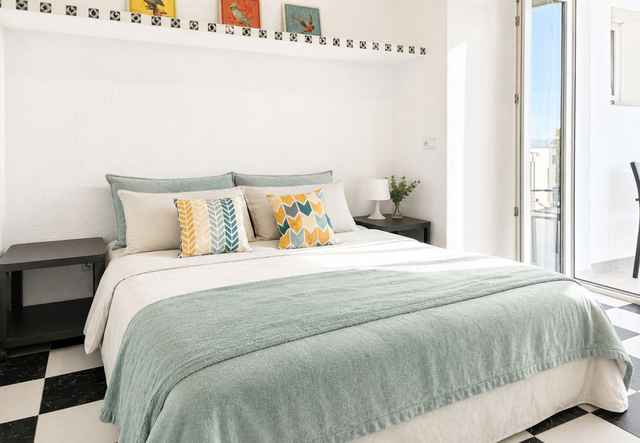 Villa in Mijas Costa - Villa with private pool & stunning sea views