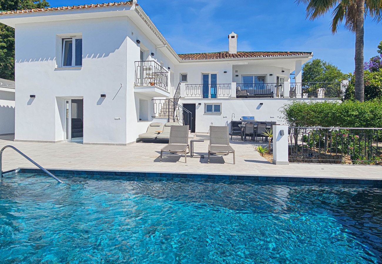 Villa in Mijas Costa - Villa with private pool & stunning sea views