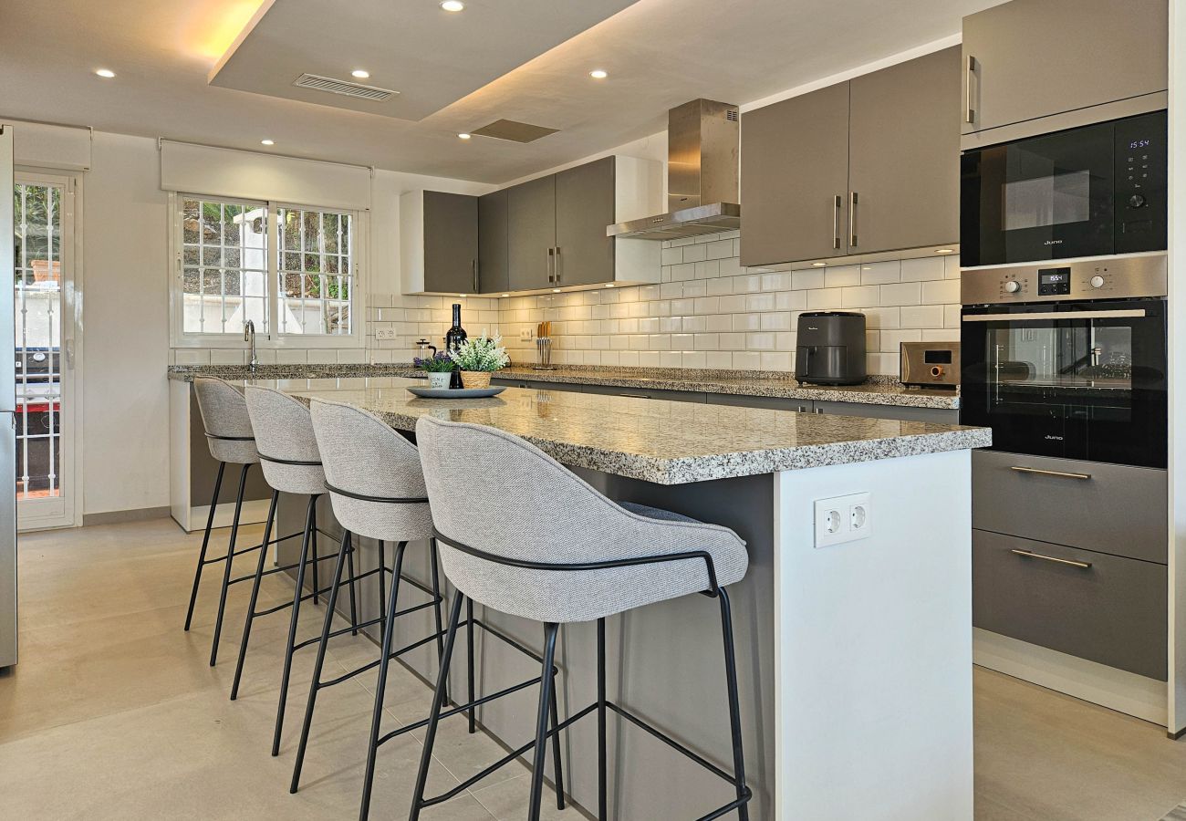 Villa in Marbella - 4 bedroom house with private pool near Cabopino