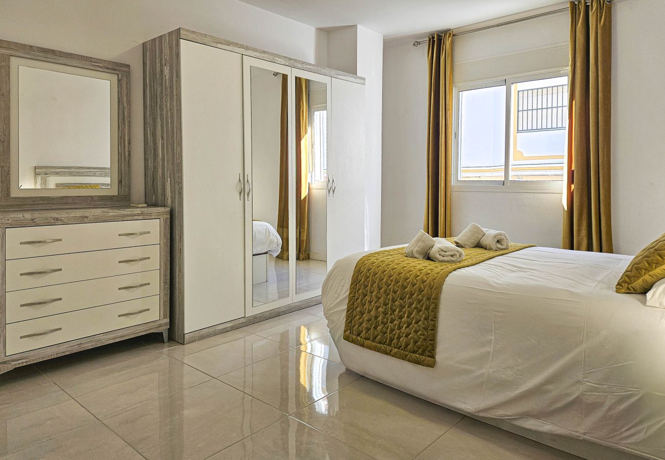 Apartment in Mijas Costa - Apartment in centre of La Cala, 200 metres from beach