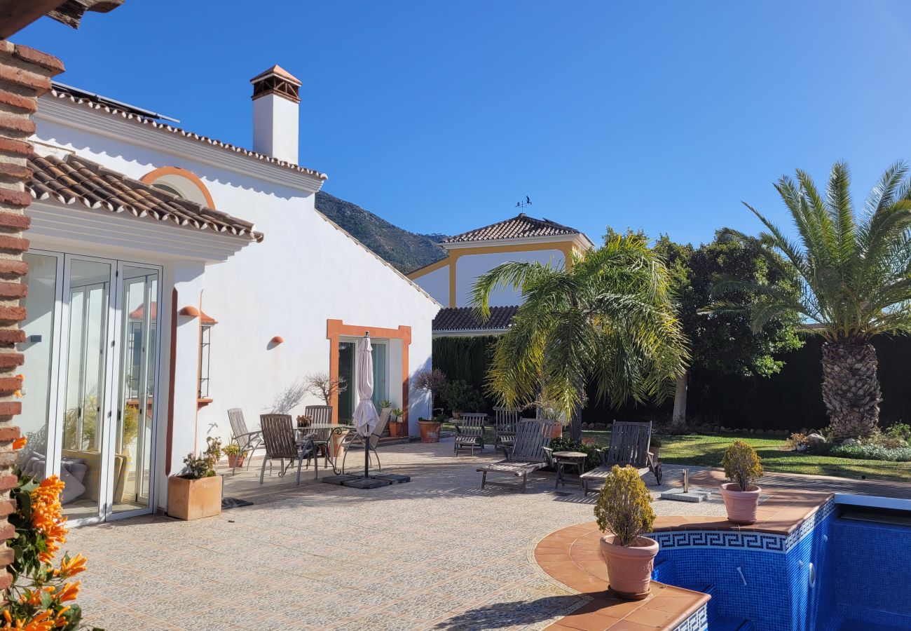Villa in Mijas Costa - 3 Bedroom villa with private pool in Voltecado
