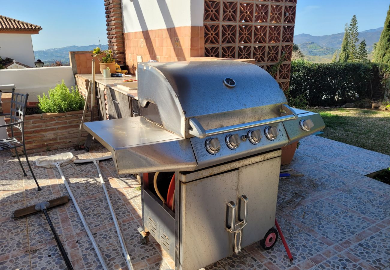 Villa in Mijas Costa - 3 Bedroom villa with private pool in Voltecado