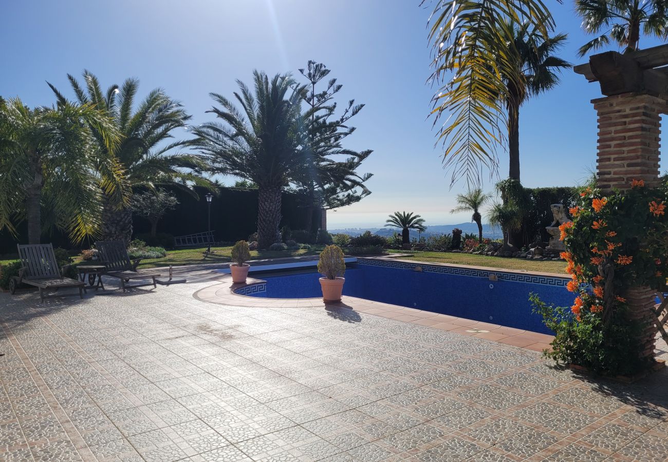 Villa in Mijas Costa - 3 Bedroom villa with private pool in Voltecado