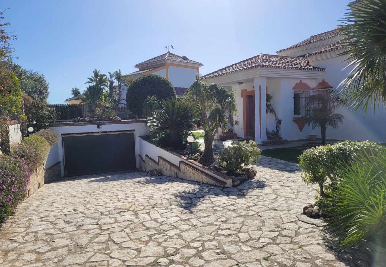 Villa in Mijas Costa - 3 Bedroom villa with private pool in Voltecado