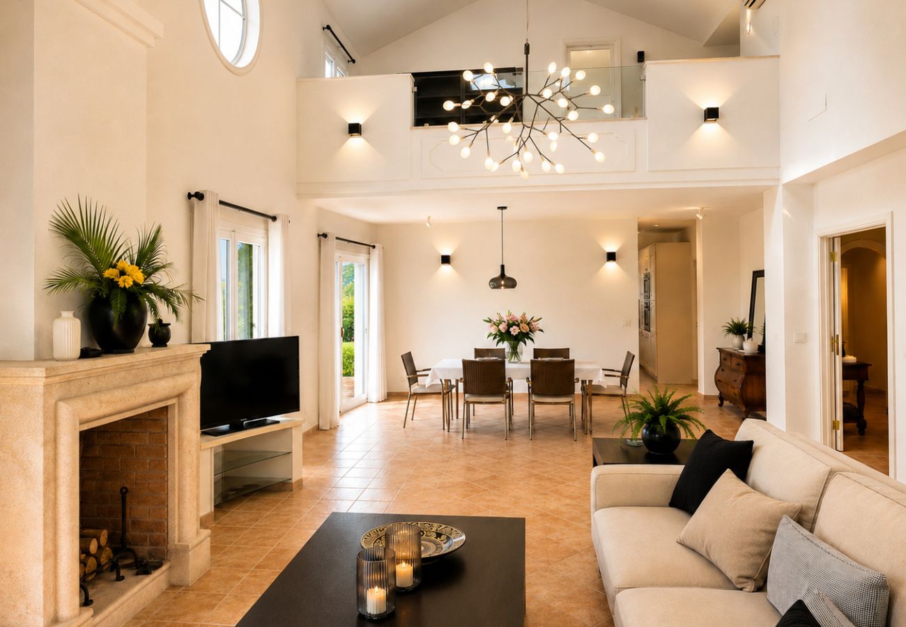 Villa in Mijas Costa - 3 Bedroom villa with private pool in Valtocado