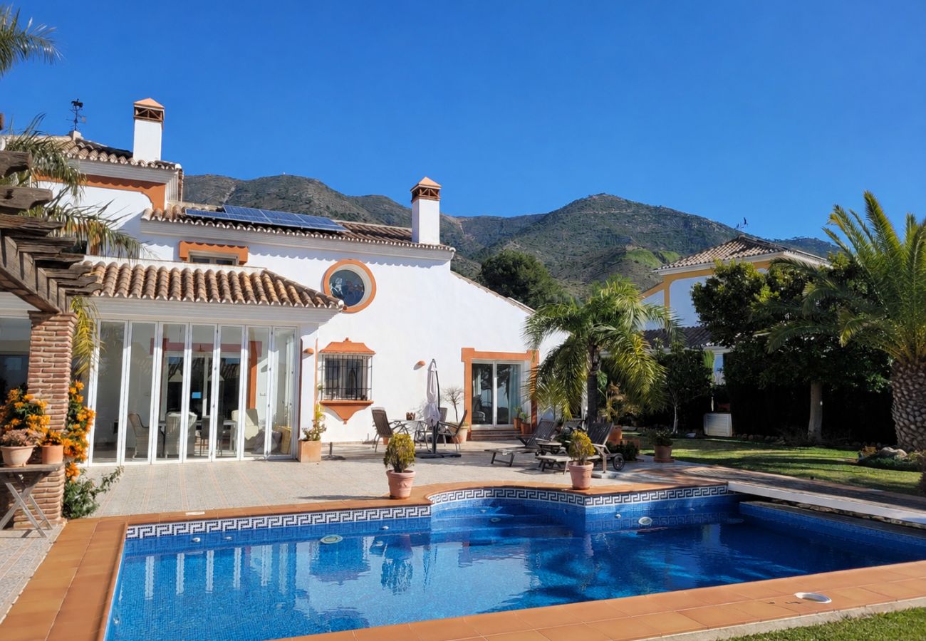 Villa in Mijas Costa - 3 Bedroom villa with private pool in Valtocado