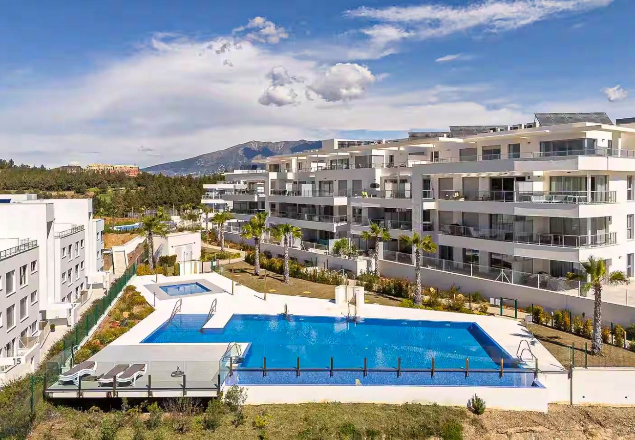 Apartment in Mijas Costa - 3 bed apartment, sea view/3 pools,/gym/spa/padel 