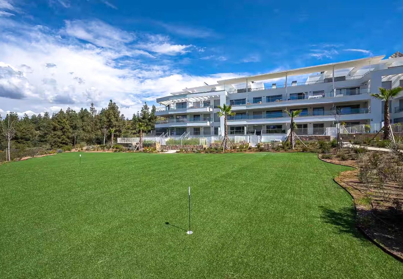 Apartment in Mijas Costa - 3 bed apartment, sea view/3 pools,/gym/spa/padel 