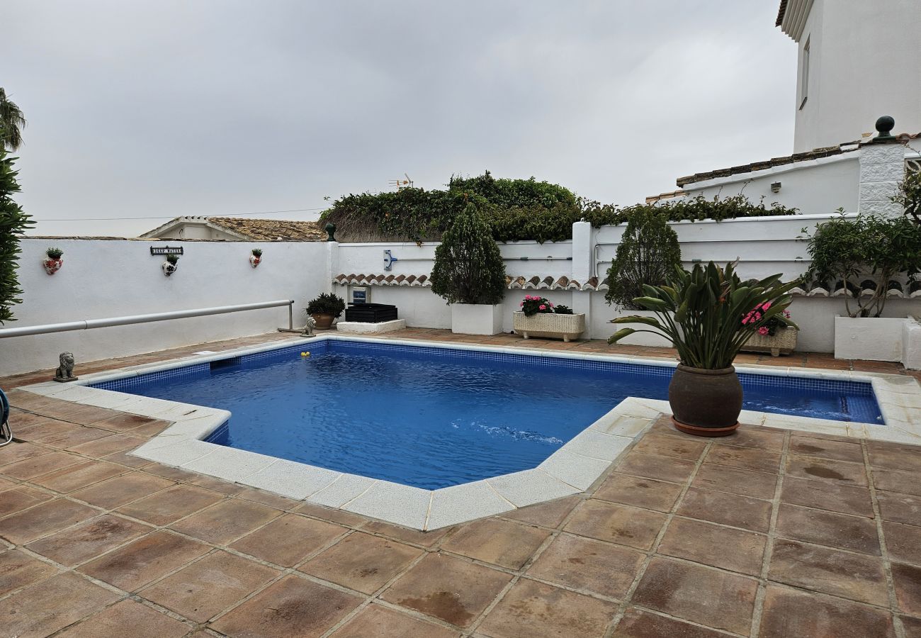 Villa in Mijas Costa - 3 bedroom villa, private pool, Las Farolas