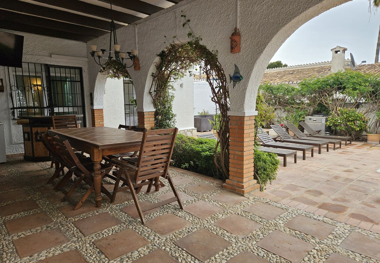 Villa in Mijas Costa - 3 bedroom villa, private pool, Las Farolas