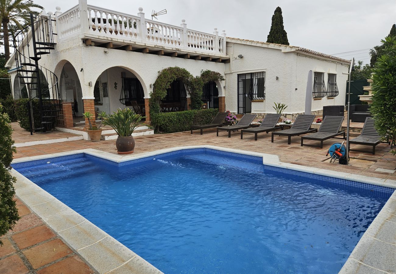 Villa in Mijas Costa - 3 bedroom villa, private pool, Las Farolas
