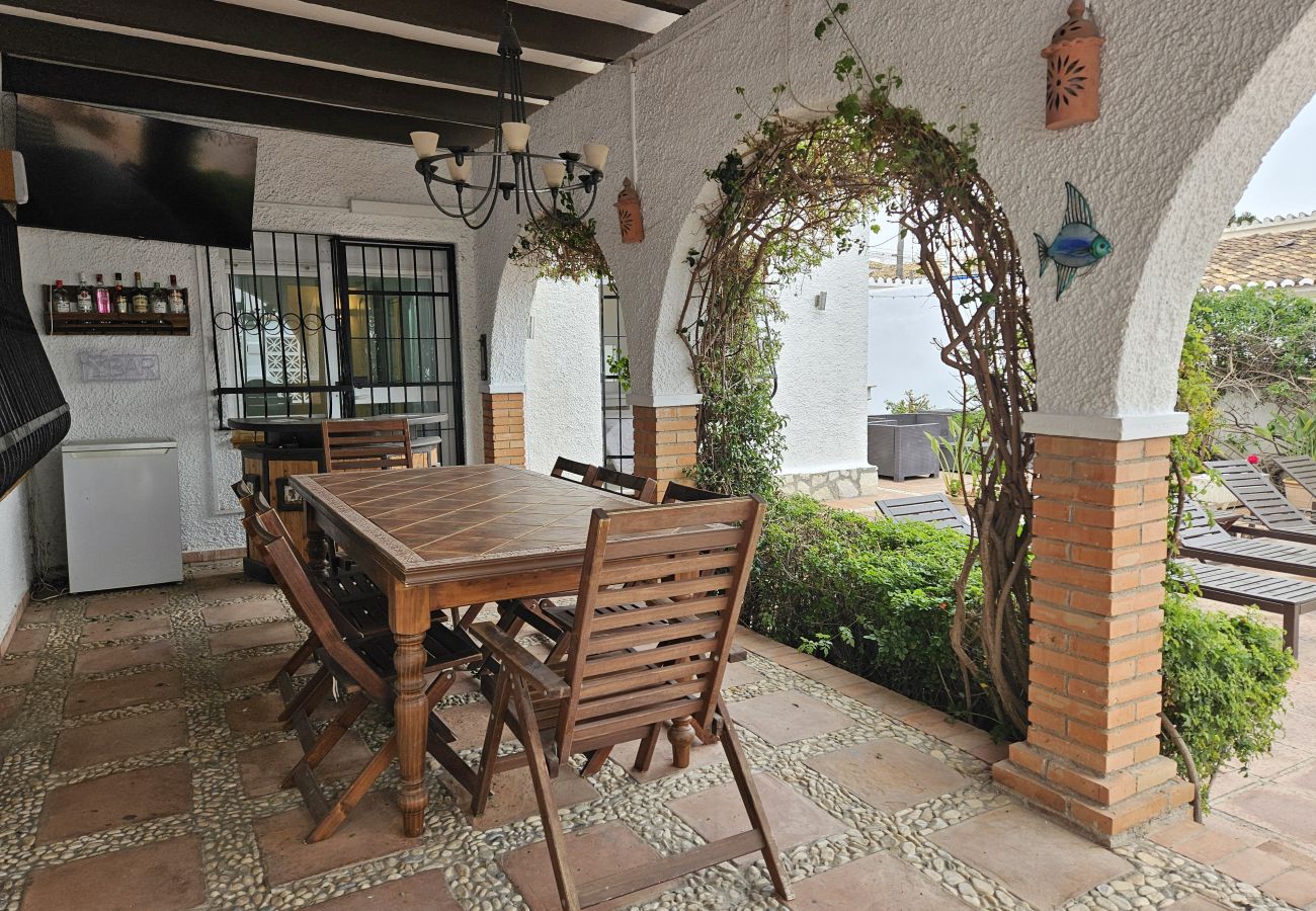 Villa in Mijas Costa - 3 bedroom villa, private pool, Las Farolas