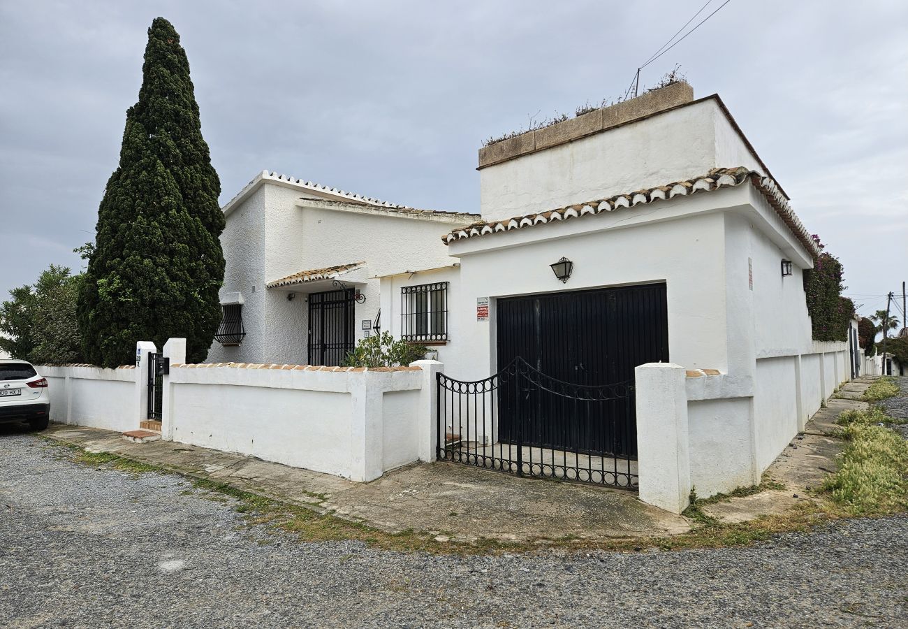 Villa in Mijas Costa - 3 bedroom villa, private pool, Las Farolas