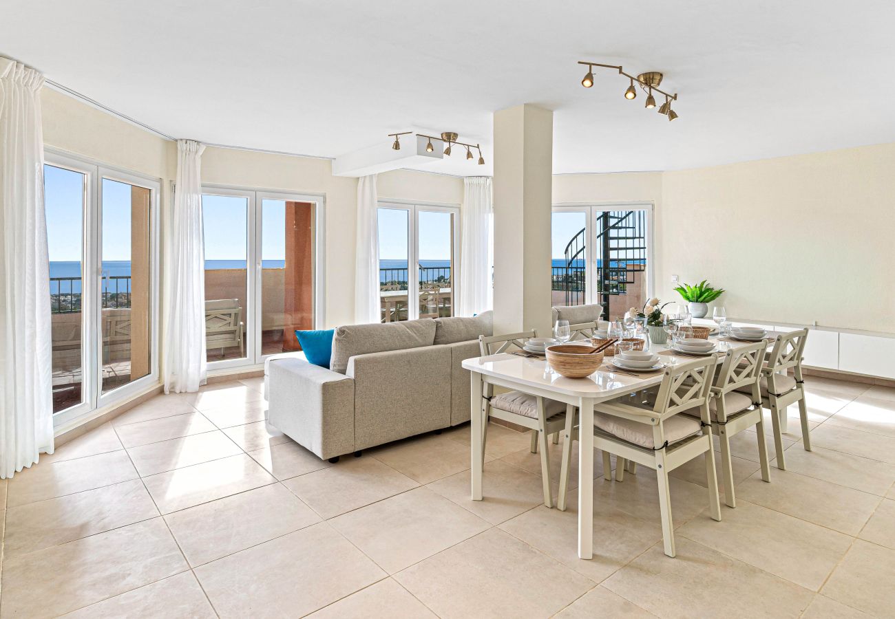 Apartment in Mijas Costa - Spacious 2 bed penthouse apartment, sea views