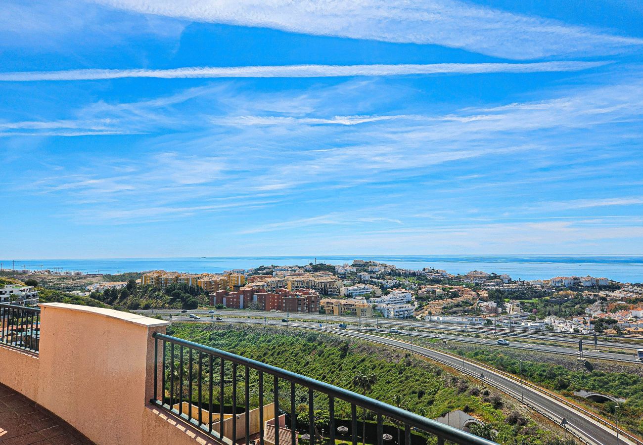 Apartment in Mijas Costa - Spacious 2 bed penthouse apartment, sea views