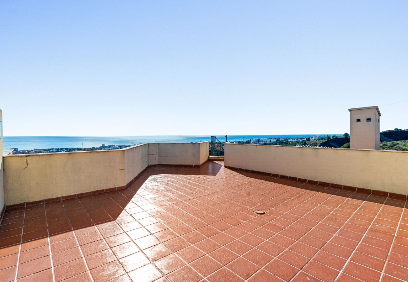 Apartment in Mijas Costa - Spacious 2 bed penthouse apartment, sea views