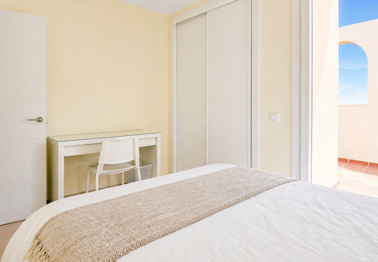 Apartment in Mijas Costa - Spacious 2 bed penthouse apartment, sea views
