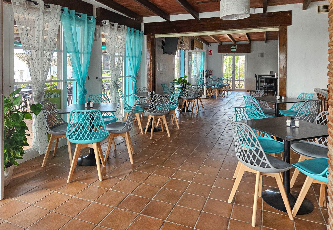 Apartment in Mijas Costa - 2 bedroom apartment, pool and sea views