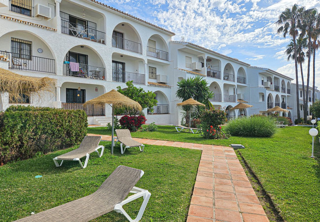Apartment in Mijas Costa - 2 bedroom apartment, pool and sea views