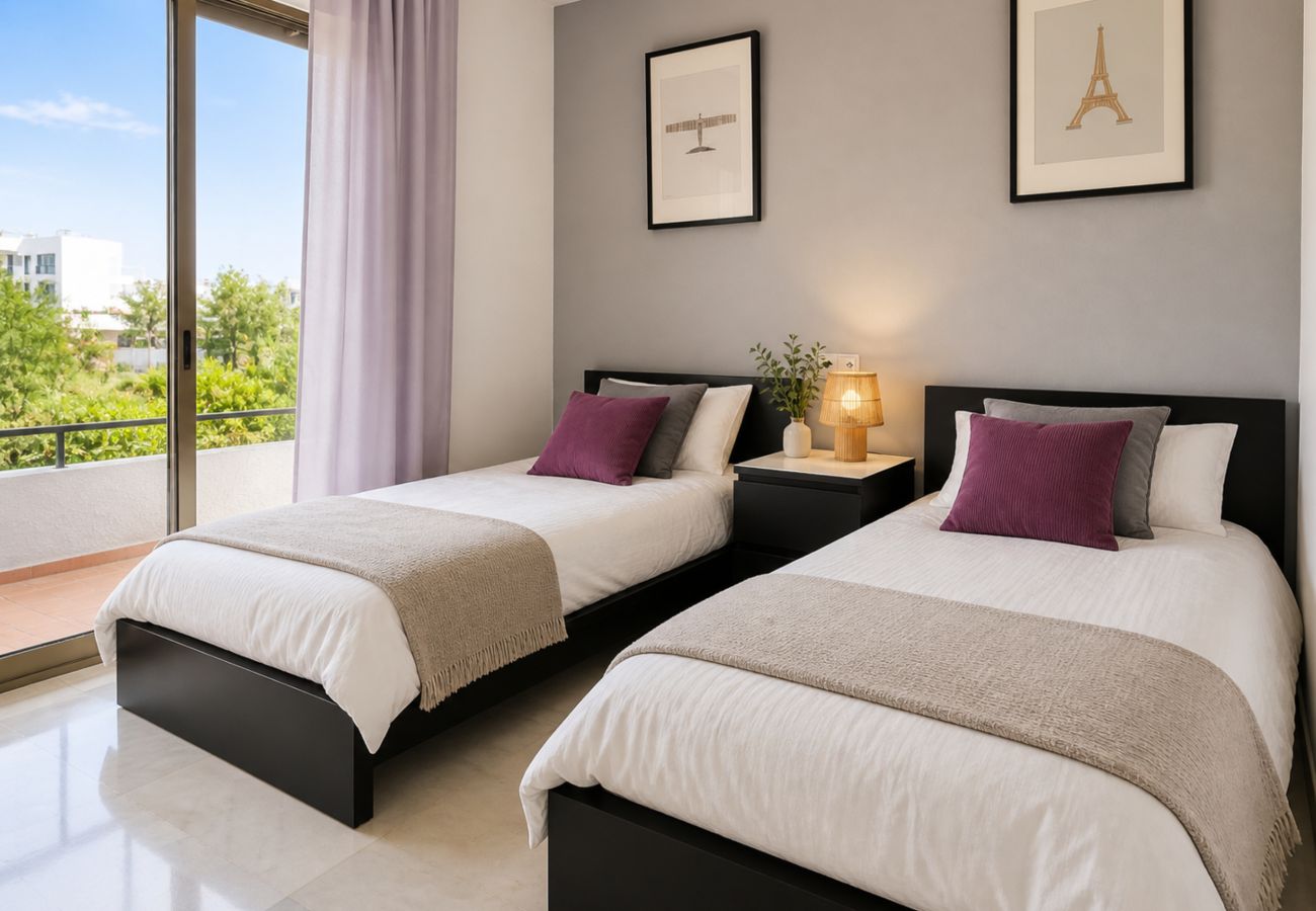 Apartment in Mijas Costa - 2 bedroom apartment, pool and sea views