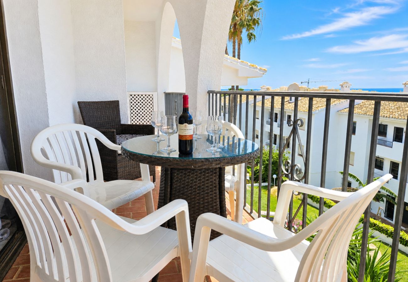 Apartment in Mijas Costa - 2 bedroom apartment, pool and sea views