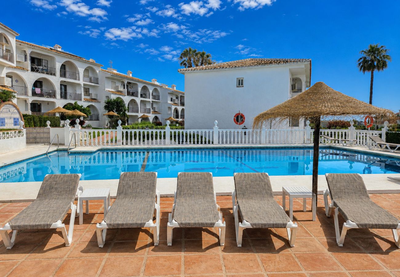 Apartment in Mijas Costa - 2 bedroom apartment, pool and sea views