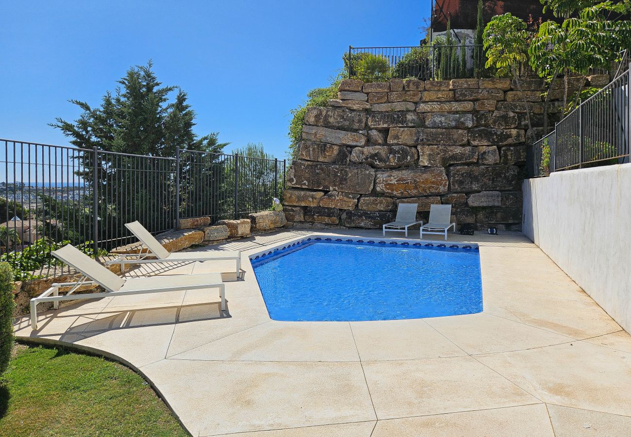 Apartment in Benahavís - Pueblo Paraiso Apt, 6 pools, gym & spa