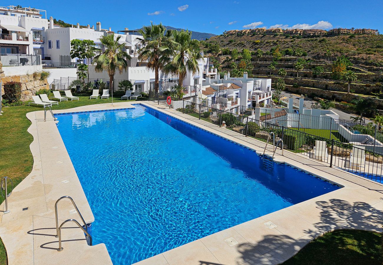 Apartment in Benahavís - Pueblo Paraiso Apt, 6 pools, gym & spa
