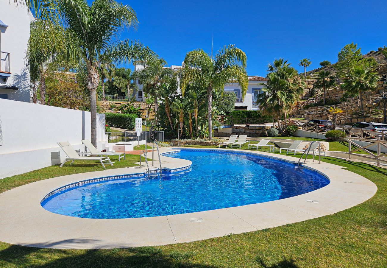 Apartment in Benahavís - Pueblo Paraiso Apt, 6 pools, gym & spa